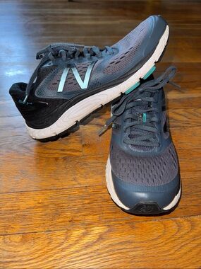 New Balance Dark Blue & Teal Athletic Sneakers